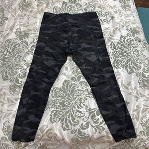 EUC ❤️Athleta ❤️-Elation Ultra High Rise 7/8 Legging Camouflage Size L